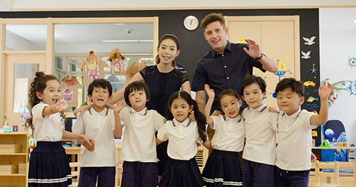 Teachers and children in kindergarten classroom,4K