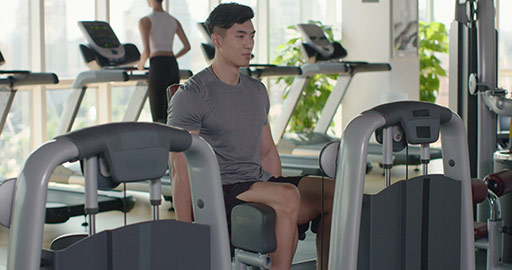 Young Chinese man exercising at gym,4K