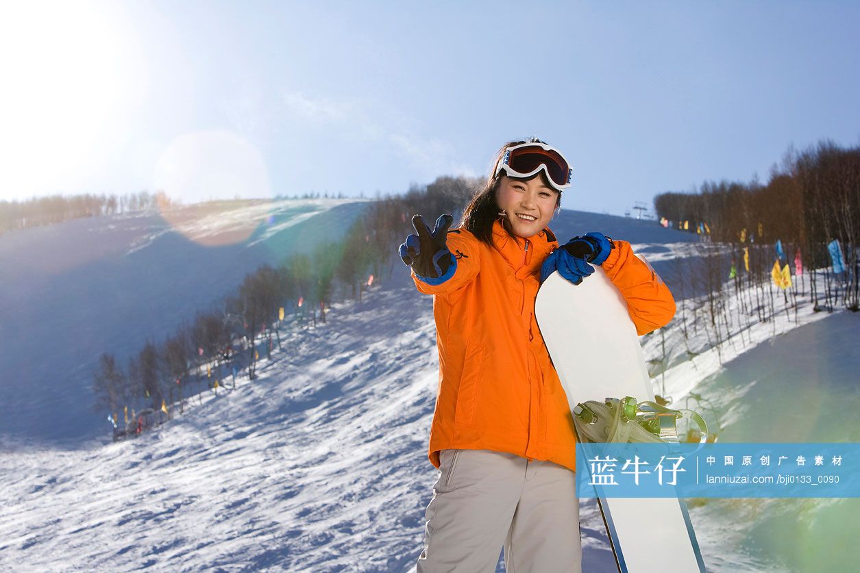 滑雪的年轻女子