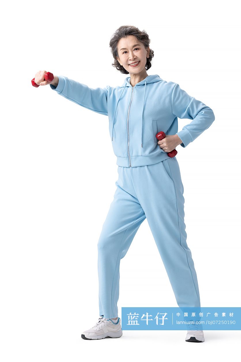 快乐的老年女子锻炼身体