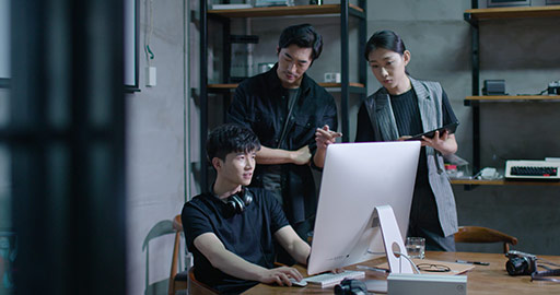 Chinese photographers working in studio,4K