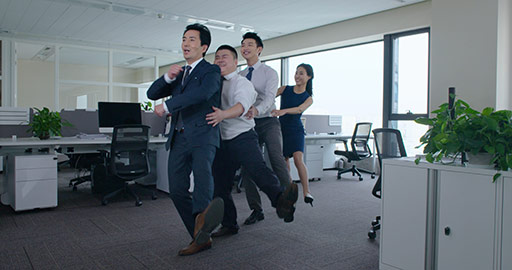 Chinese business people playing games in office,4K