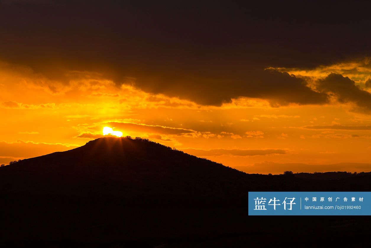 草原日落美景