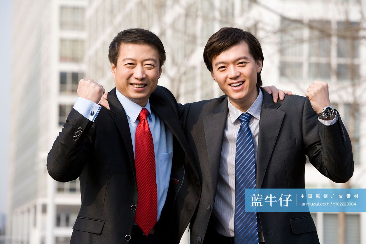 商务人士握拳加油