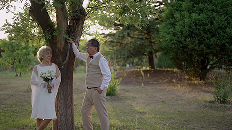 Sweet picture of older couple getting married