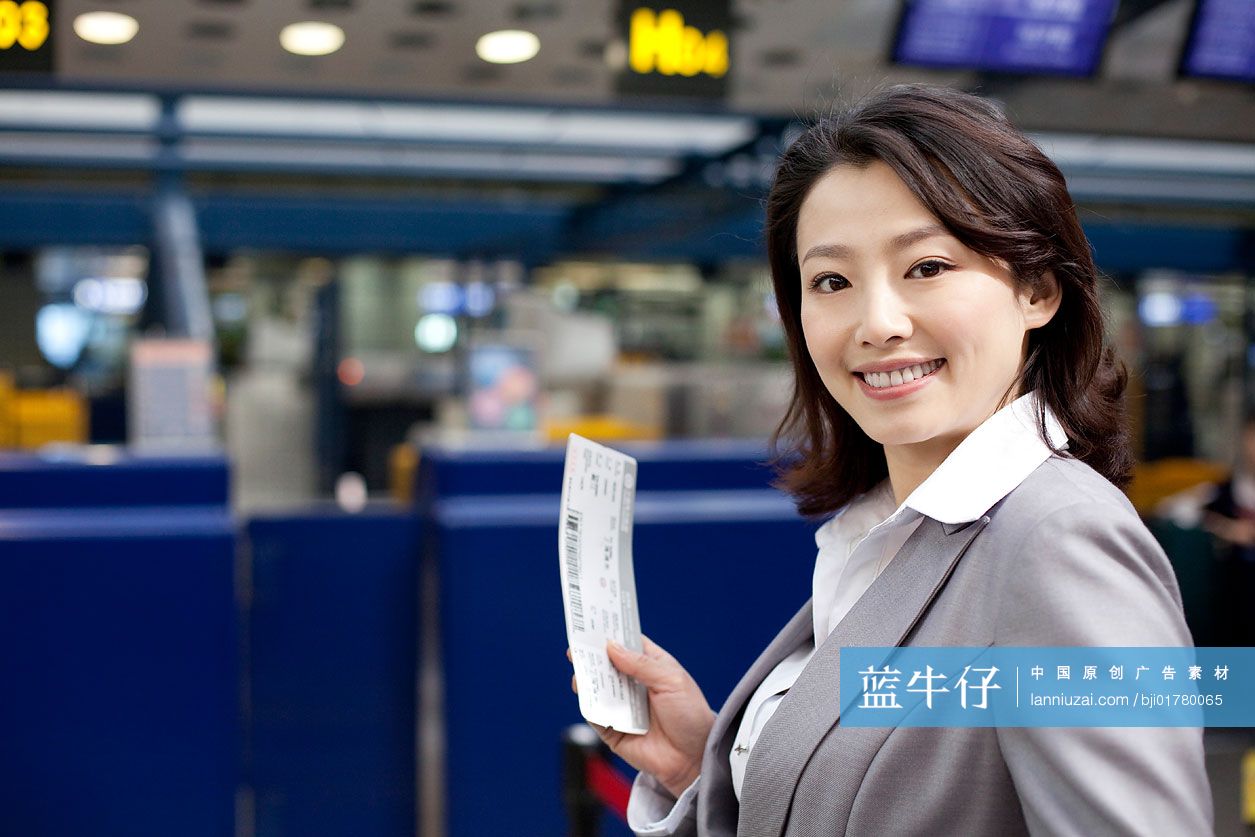商务女士在机场