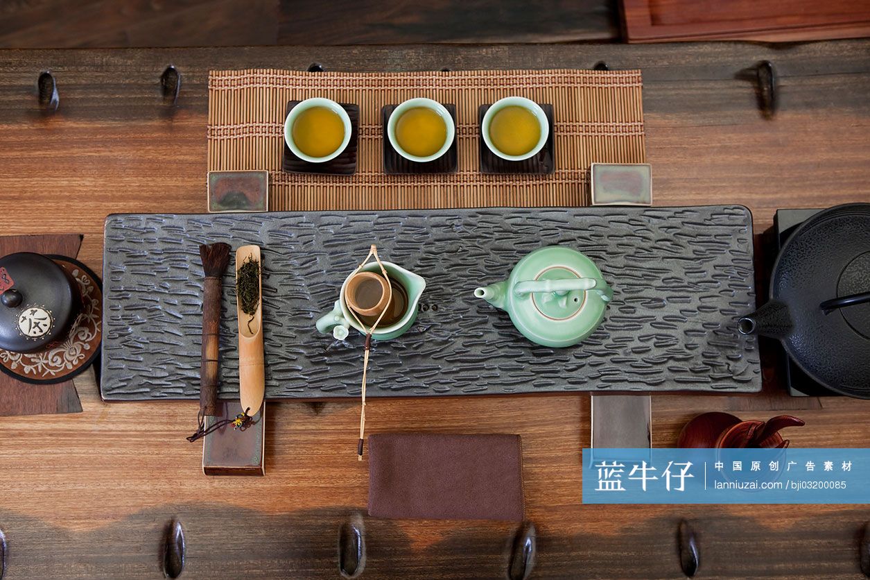 茶室里的茶具