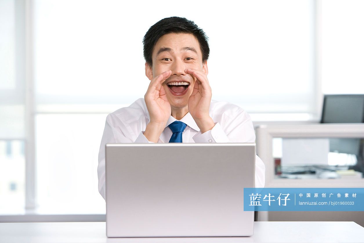 商务男士呐喊