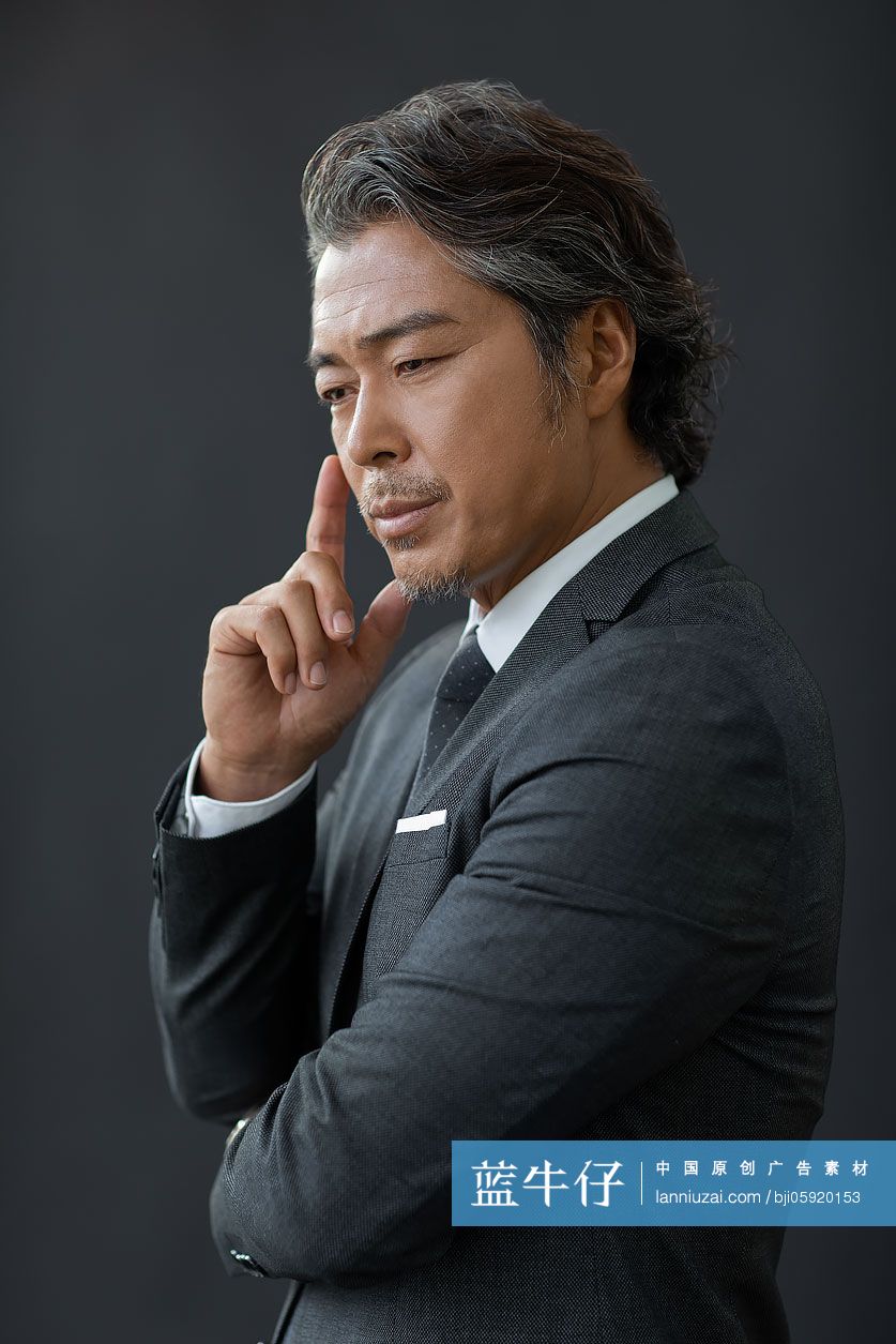 成功商务男士思考