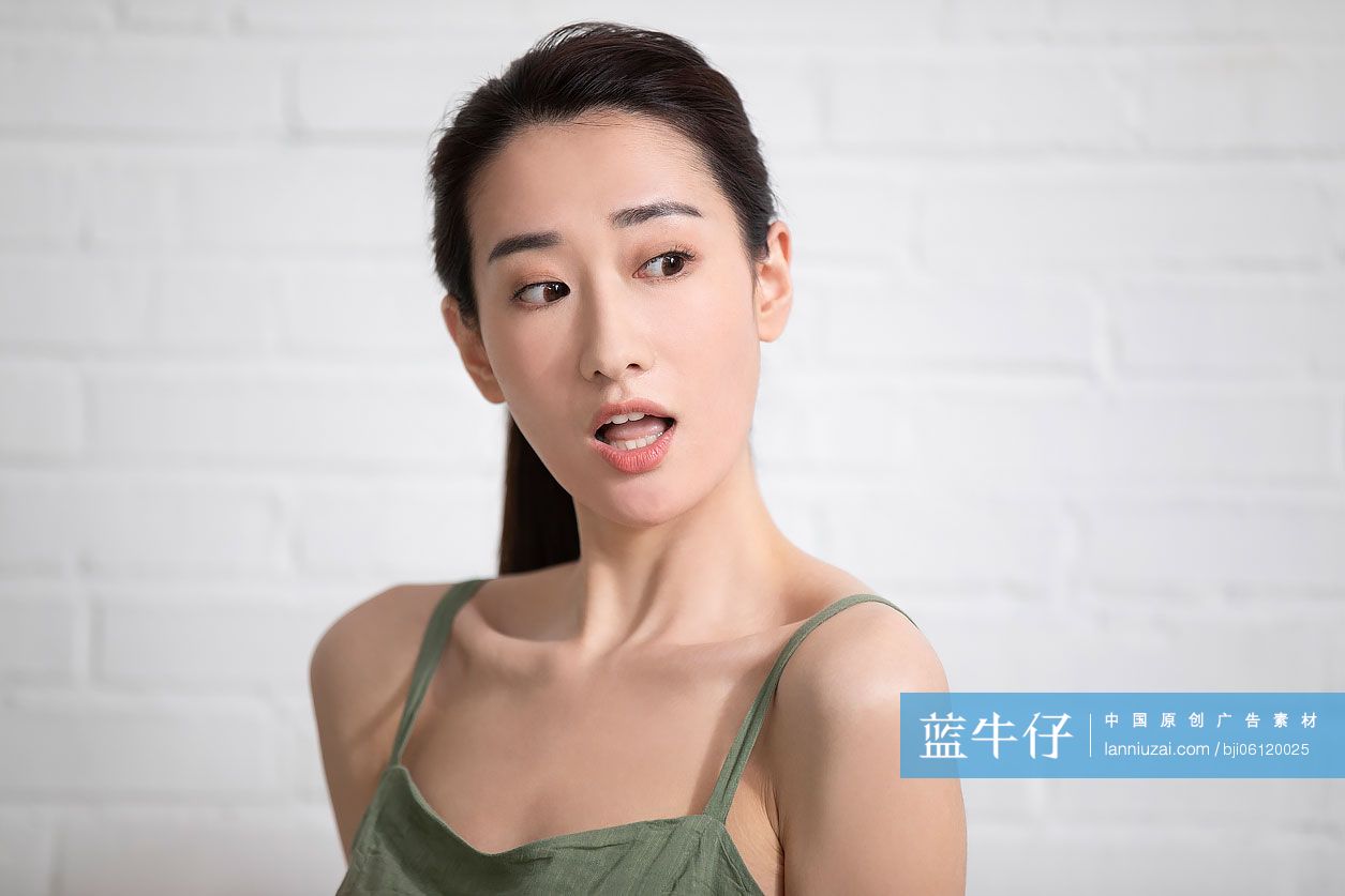 年轻漂亮的女士