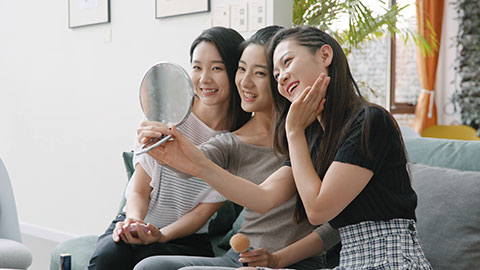 Best female friends applying make-up at home,4K