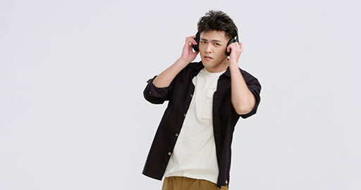 Fashionable young Chinese man listening to music,4K