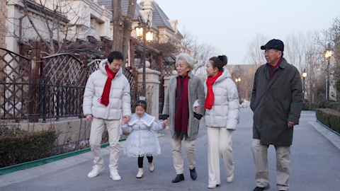 快乐家庭新年散步