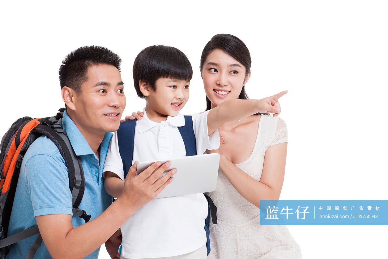 快乐一家三口与平板电脑-蓝牛仔影像-中国原创广告影像素材
