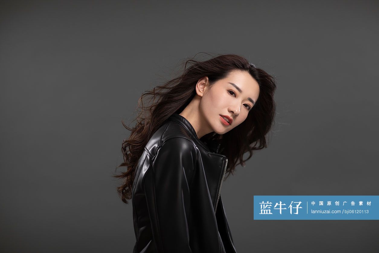 年轻时尚的女孩