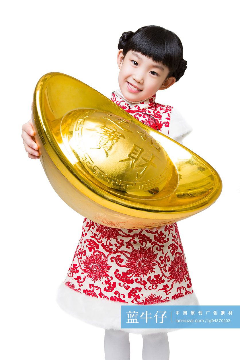 快乐的小女孩抱着一个金元宝