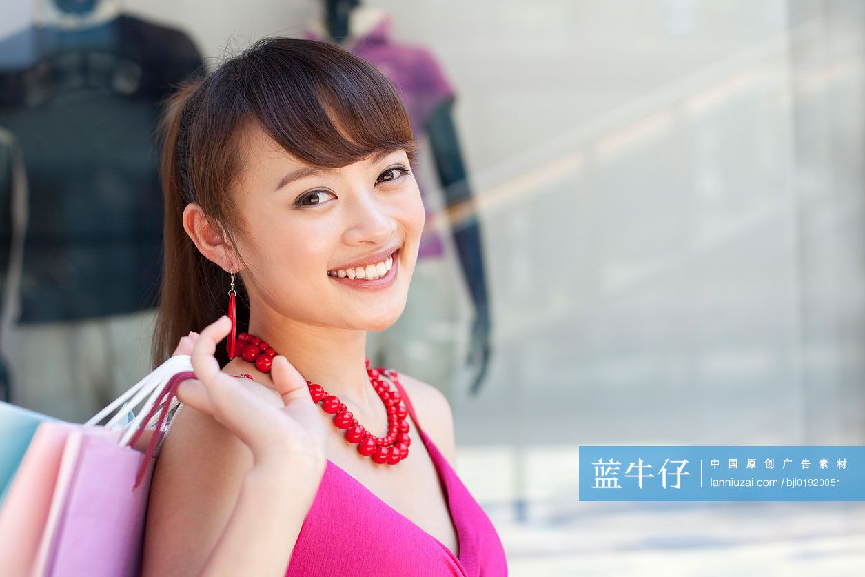 时尚年轻人购物