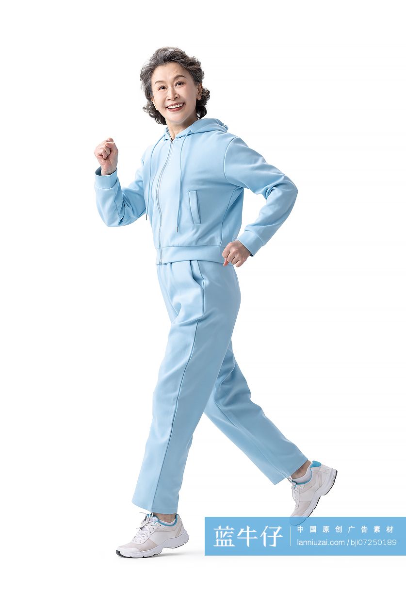 快乐的老年女子锻炼身体