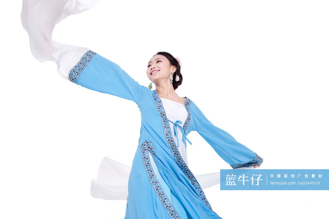 古装美女表演古典舞