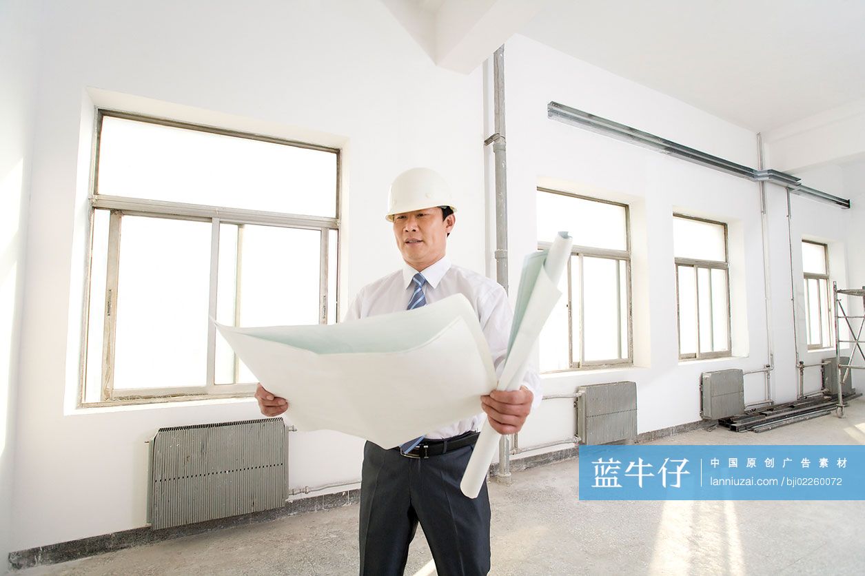 工程师在施工现场