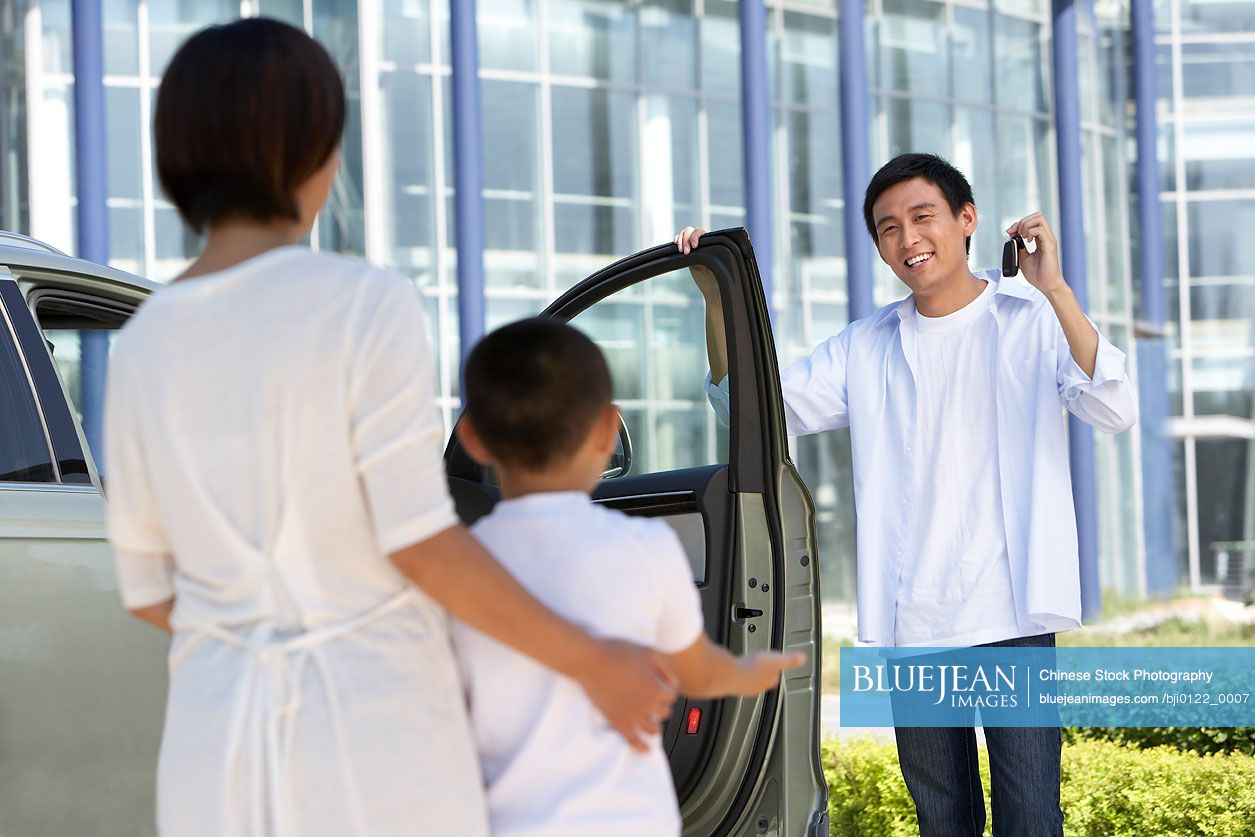 Chinese family buy a car