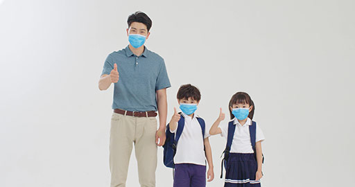 Young Chinese family wearing surgical masks,4K