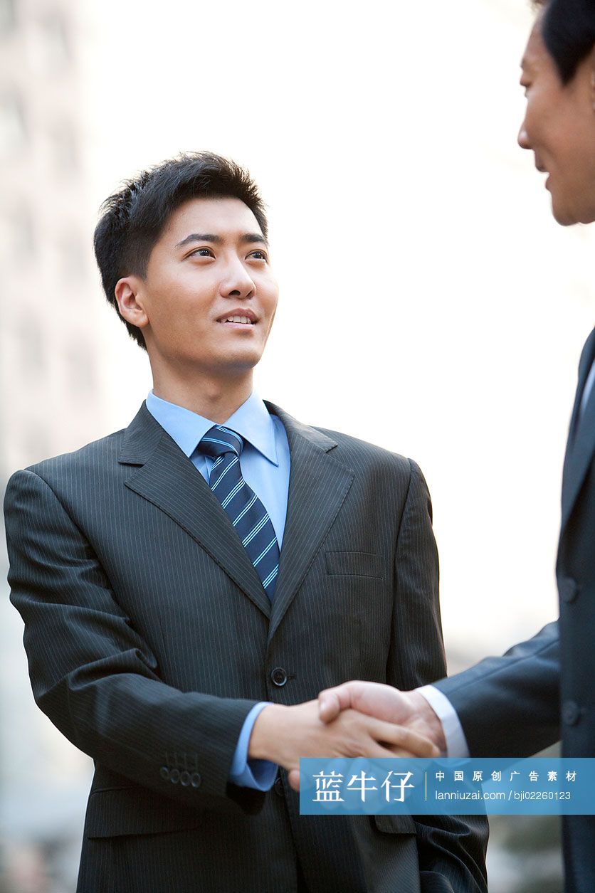 商务人士握手