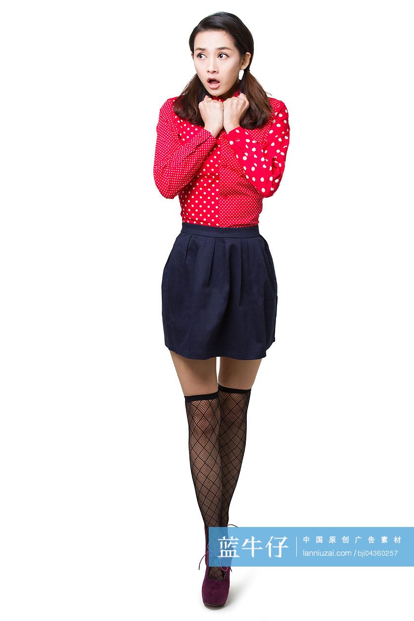 震惊的年轻女子