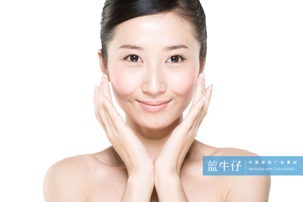 做面部美容的女人