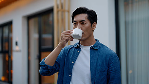 Mid adult Chinese man drinking coffee outdoors,4K