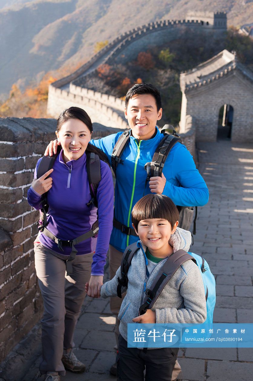 一家人到长城旅游