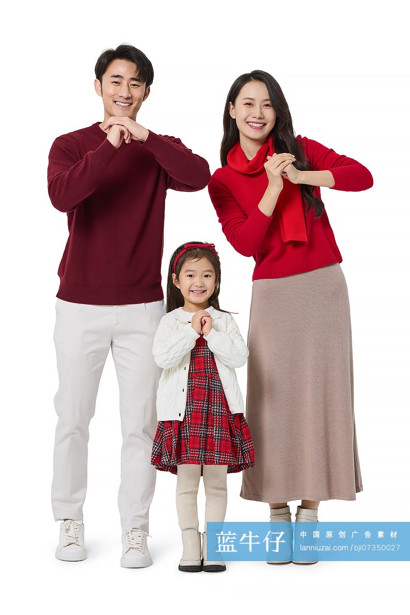 快乐的一家三口庆祝新年