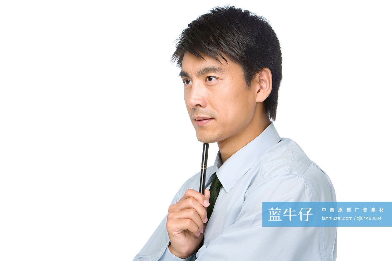 拿笔思考的商务男士
