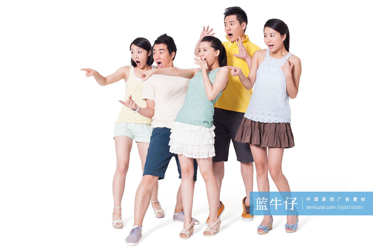 年轻人面露惊讶的表情