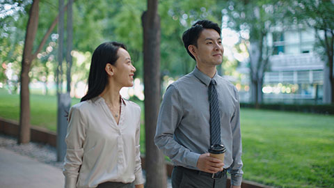 Confident Chinese business people walking outdoors,4K