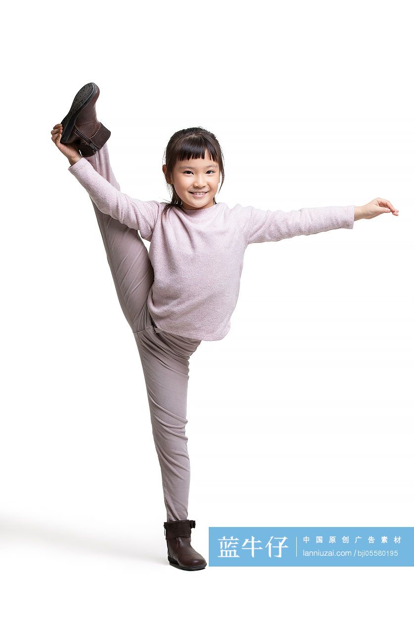 快乐的小女孩劈叉