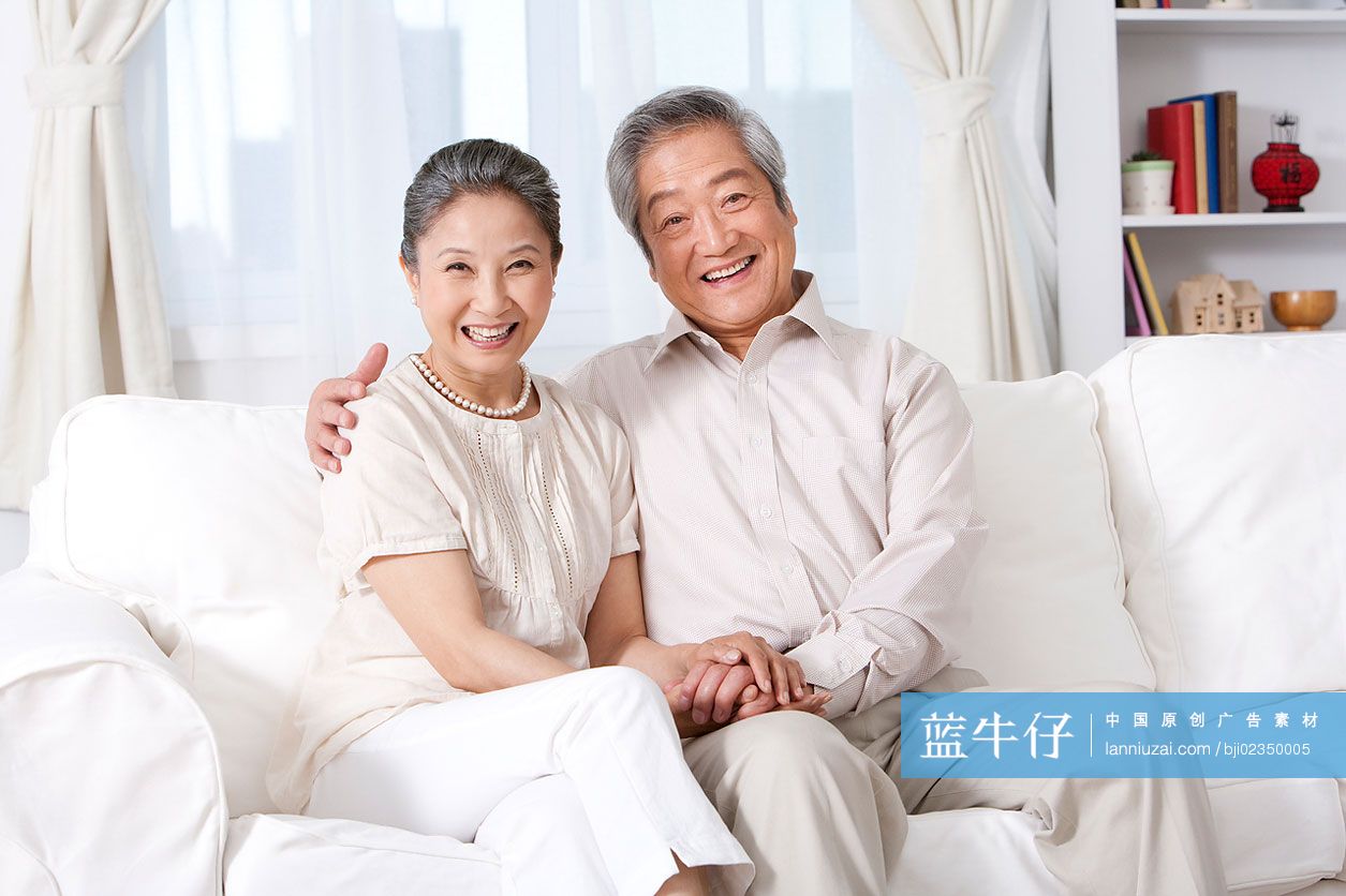 快乐的老年夫妇