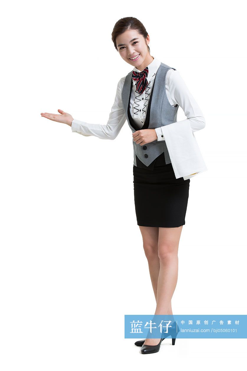 酒店微笑女服务生手拿毛巾