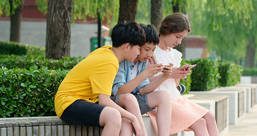 Teenagers using smartphone outdoors,4K