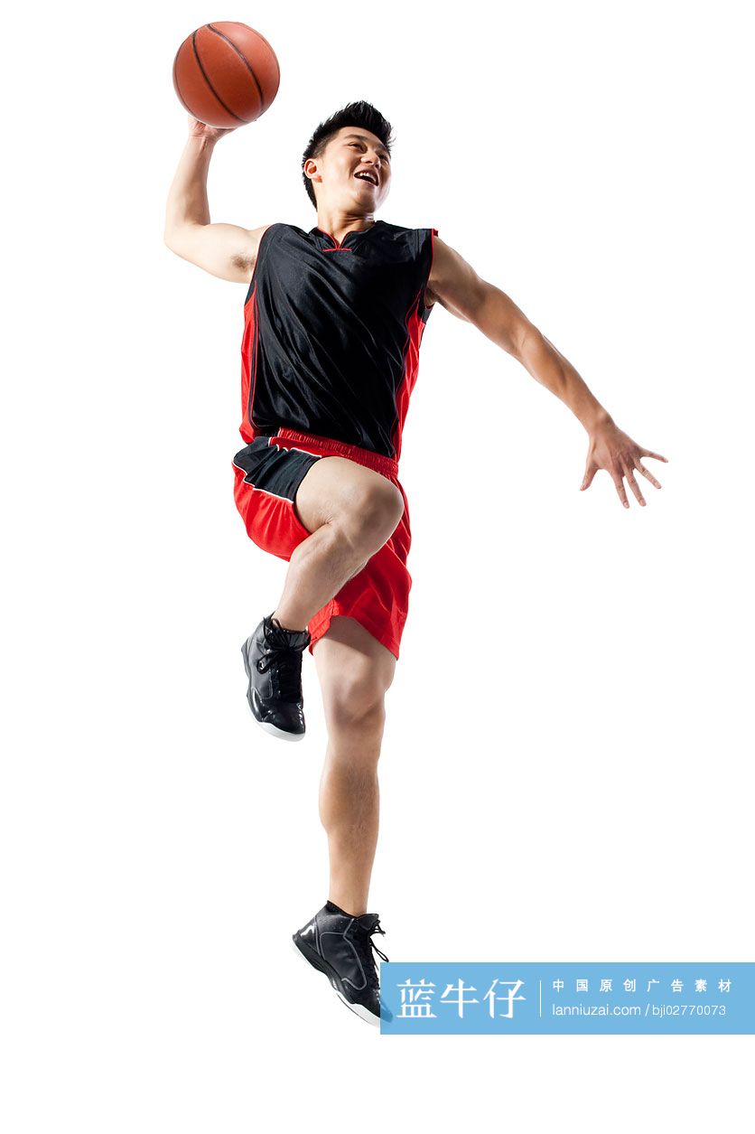 篮球运动员扣球