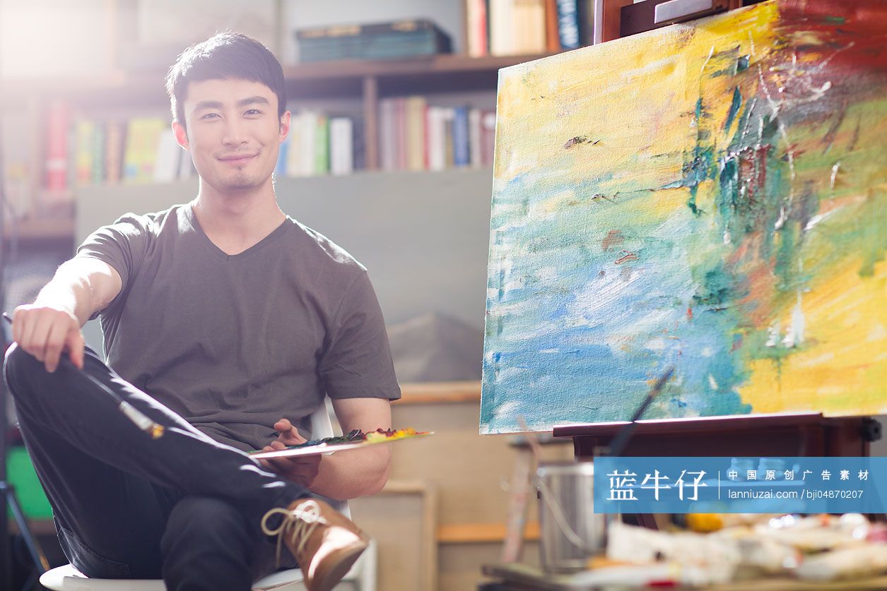 画家在画室画油画