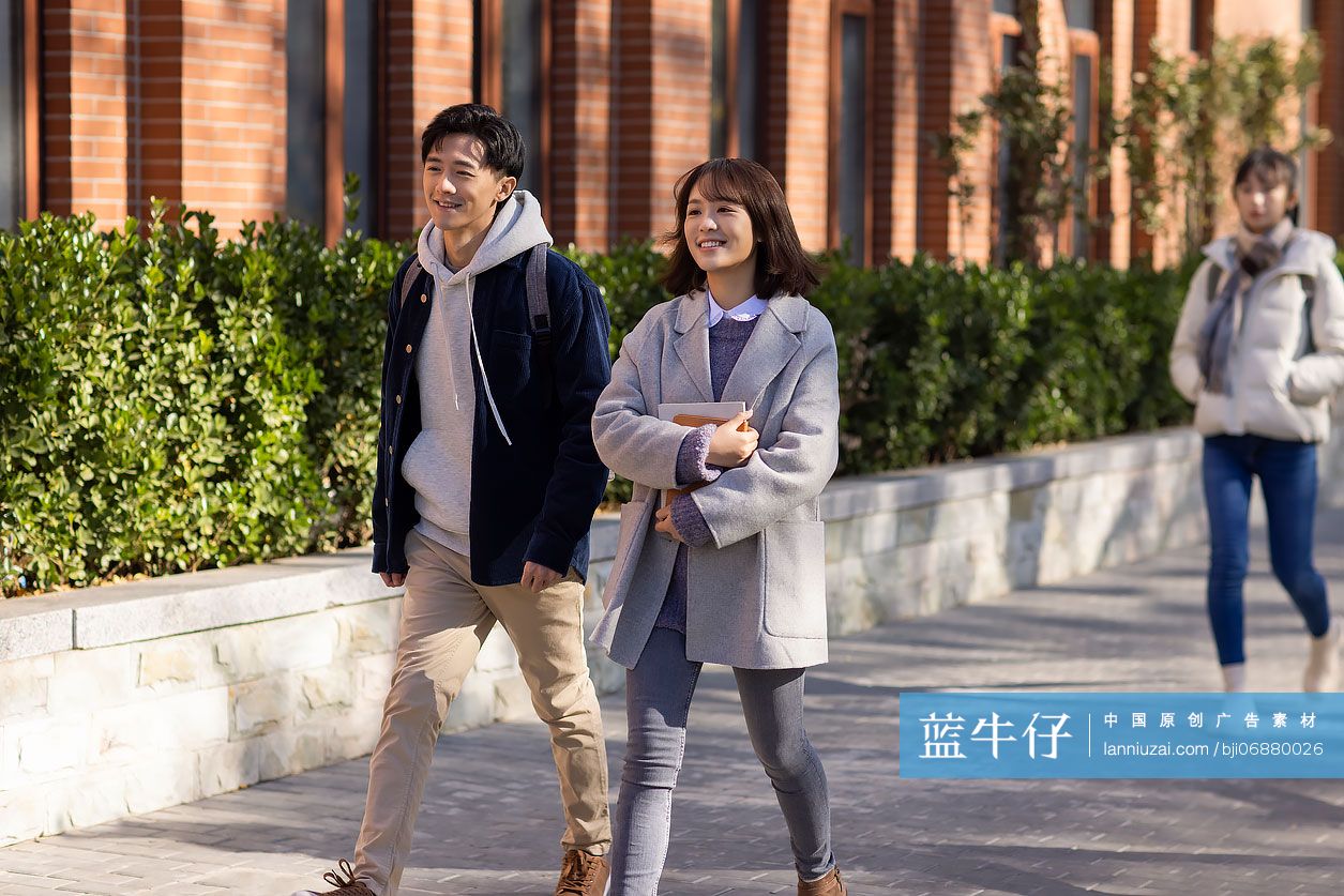校园里的大学生