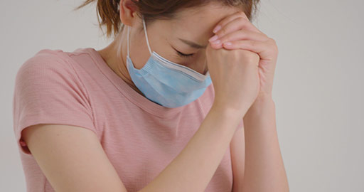 Young Chinese woman with surgical mask praying,4K