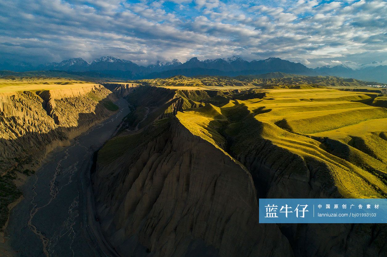 峡谷河流