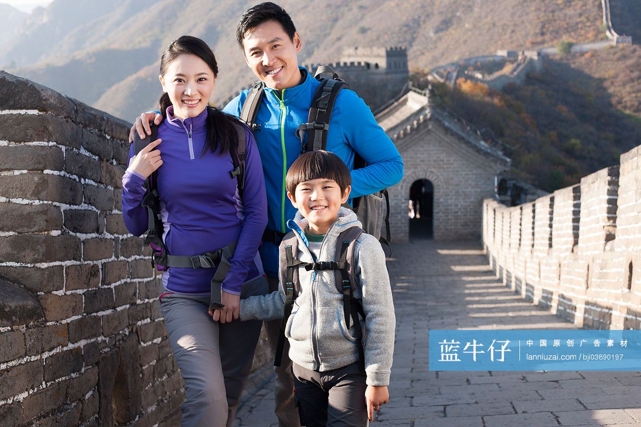 一家人到长城旅游