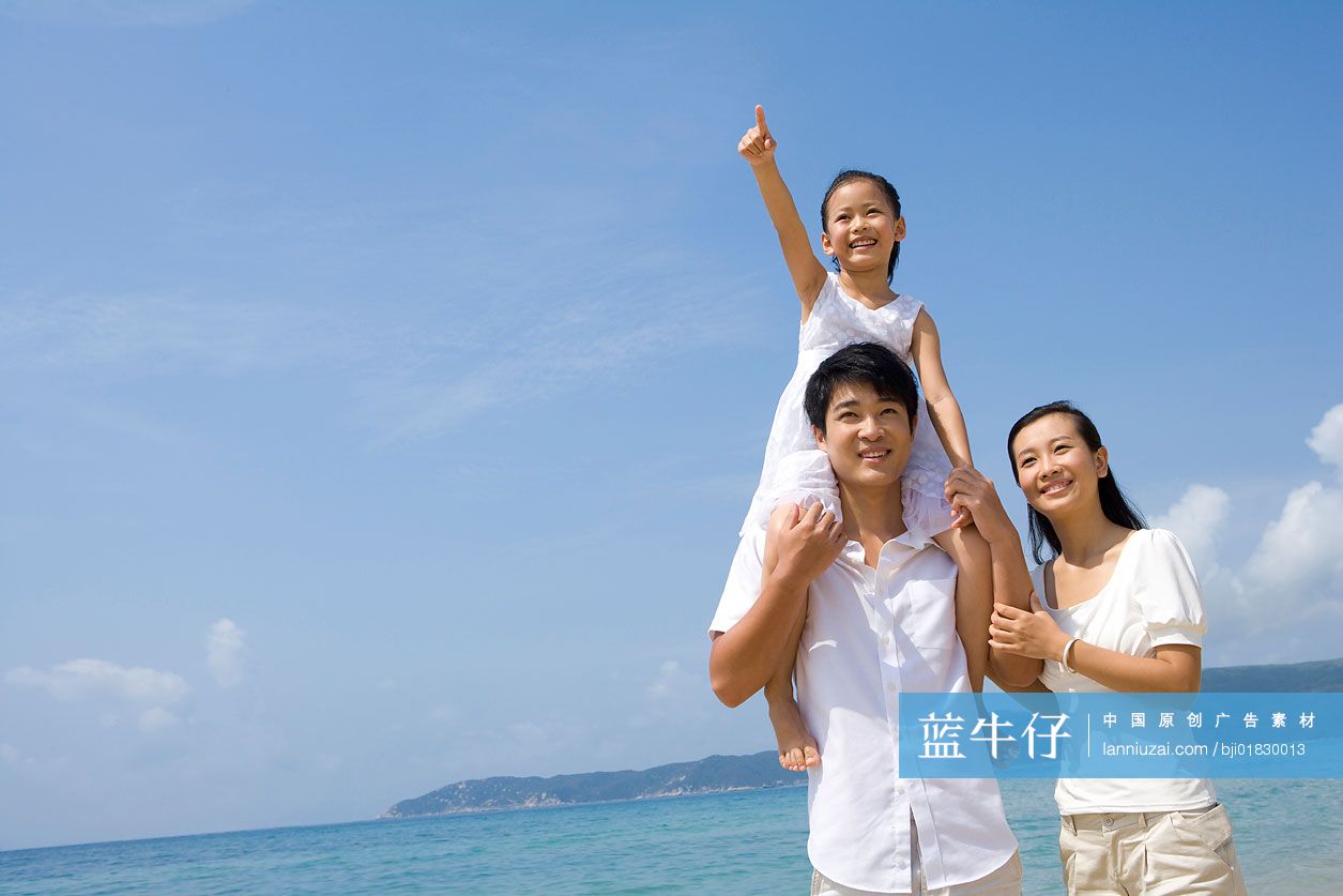 一家人在海边