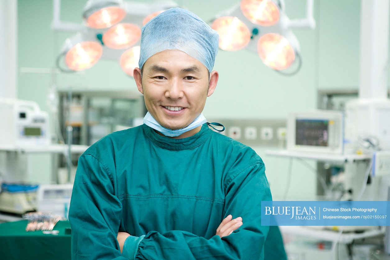 Portrait Of A Confident Chinese Surgeon High Res Stock Photo For Download   MTkyLjE2OC4xLjQ1MTU1MjQ2Njc5NzEwNTExOTU5OTI3NTg1MTM1MzU0Mg 