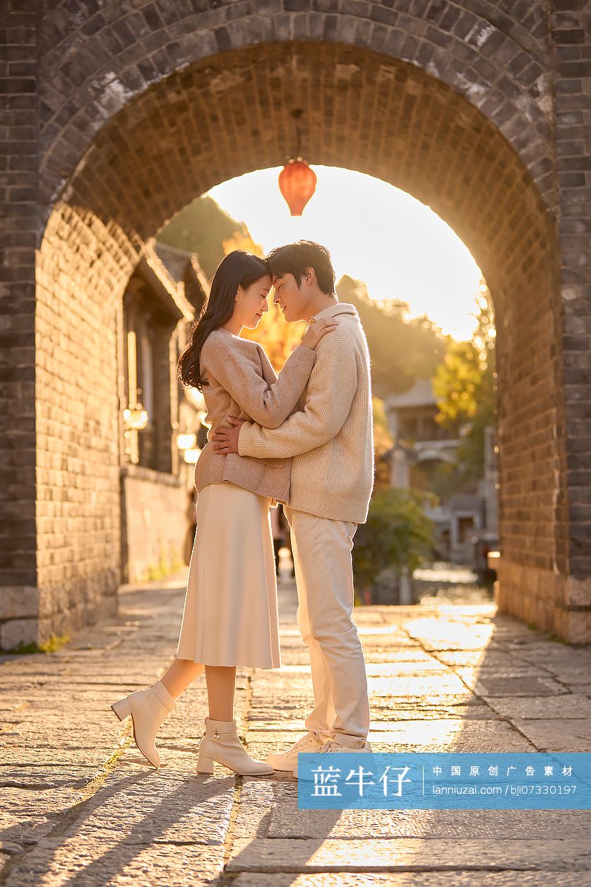 相爱的年轻情侣