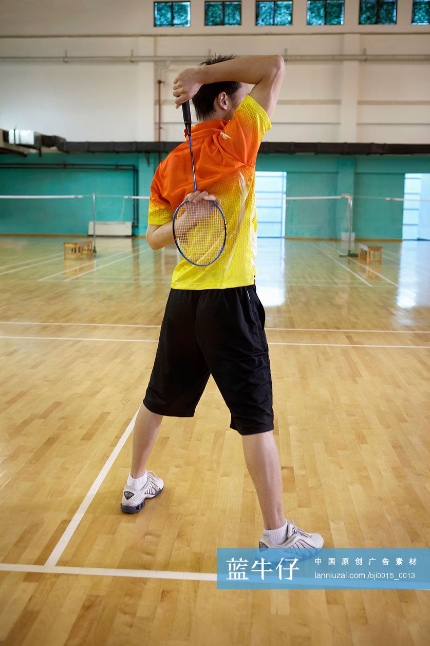 男子羽毛球运动员