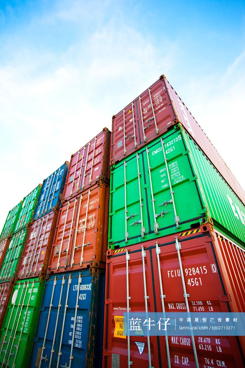 码头上的集装箱